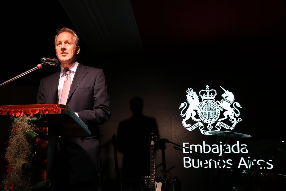 A festa de aniversário do rei na Embaixada Britânica
