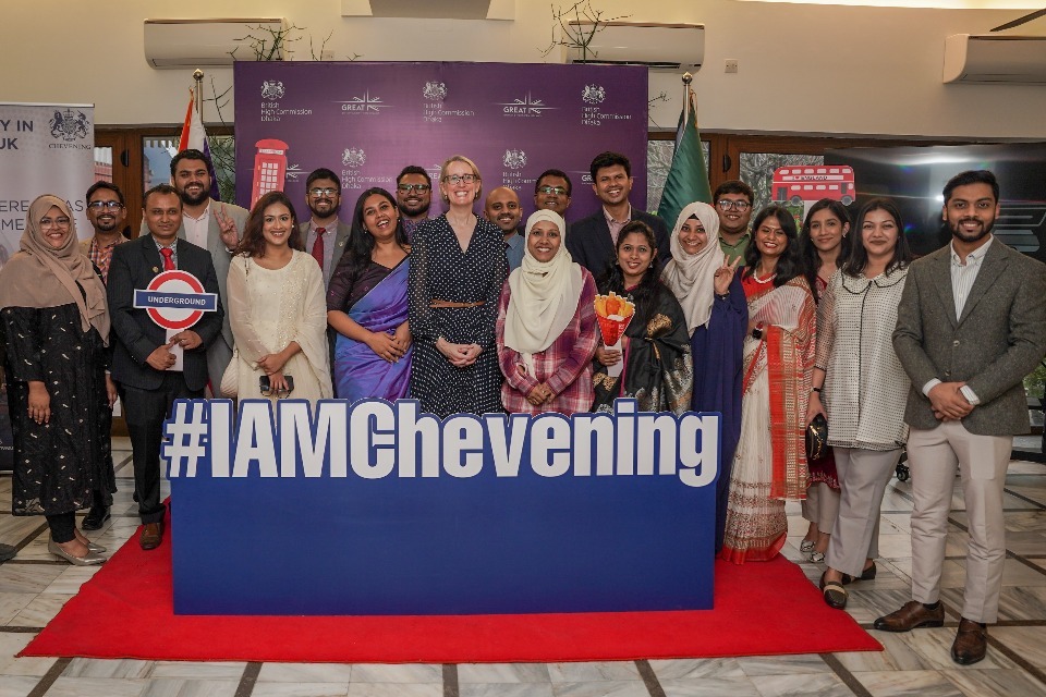 Imagem relacionada à notícia: Aplicações para o governo do Reino Unido As Bolsas Chevening estão agora abertas