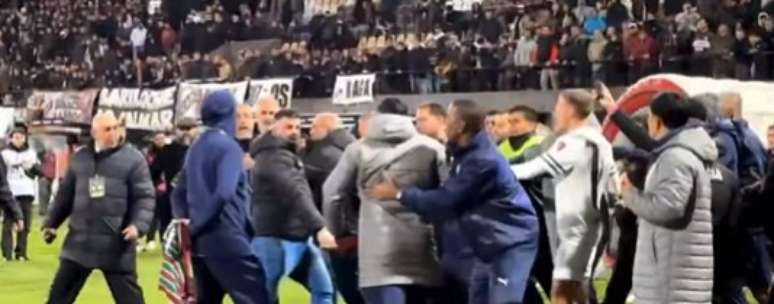 Jogo entre Platense e Fluminense pela Libertadores termina em confusão na Argentina