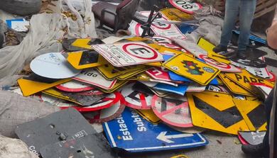Polícia Civil prende homem e apreende mais de 400 placas em ferro-velho de Campo Grande, no Rio