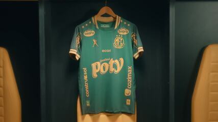 Mirassol apresenta nova camisa que homenageia Pelé
