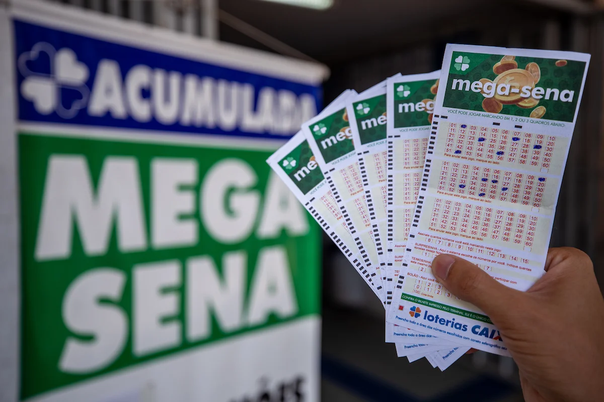 Imagem da matéria: Caixa sorteia prêmio de R$ 26,7 milhões da Mega-Sena 3060; veja os números
