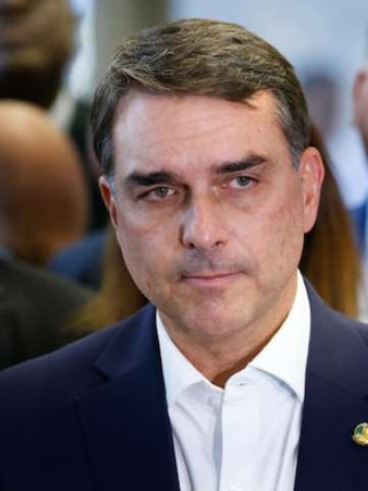 Flávio Bolsonaro viajou em jato de Vorcaro usado por Moraes, diz revista
