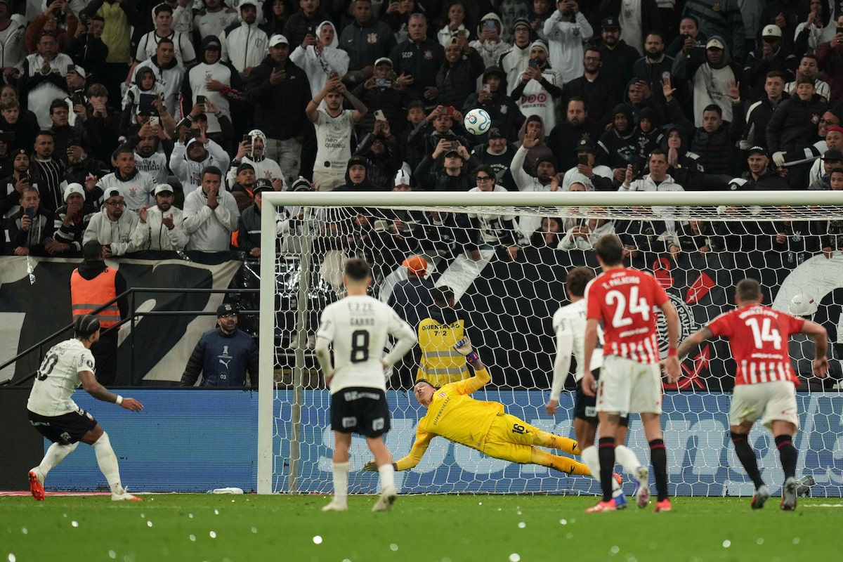 Memphis gera até multa ao Corinthians em noite para esquecer e vê relação com torcida estremecer