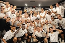Torcida picha muros do clube e pede saída de Memphis: 'Salário de milhões, futebol de centavos'
