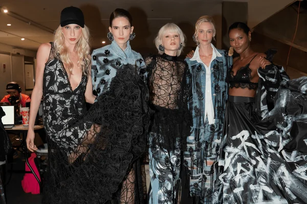 Metrópoles Catwalk recebe coleção Vento Forte de George Azevedo hoje (17/9)