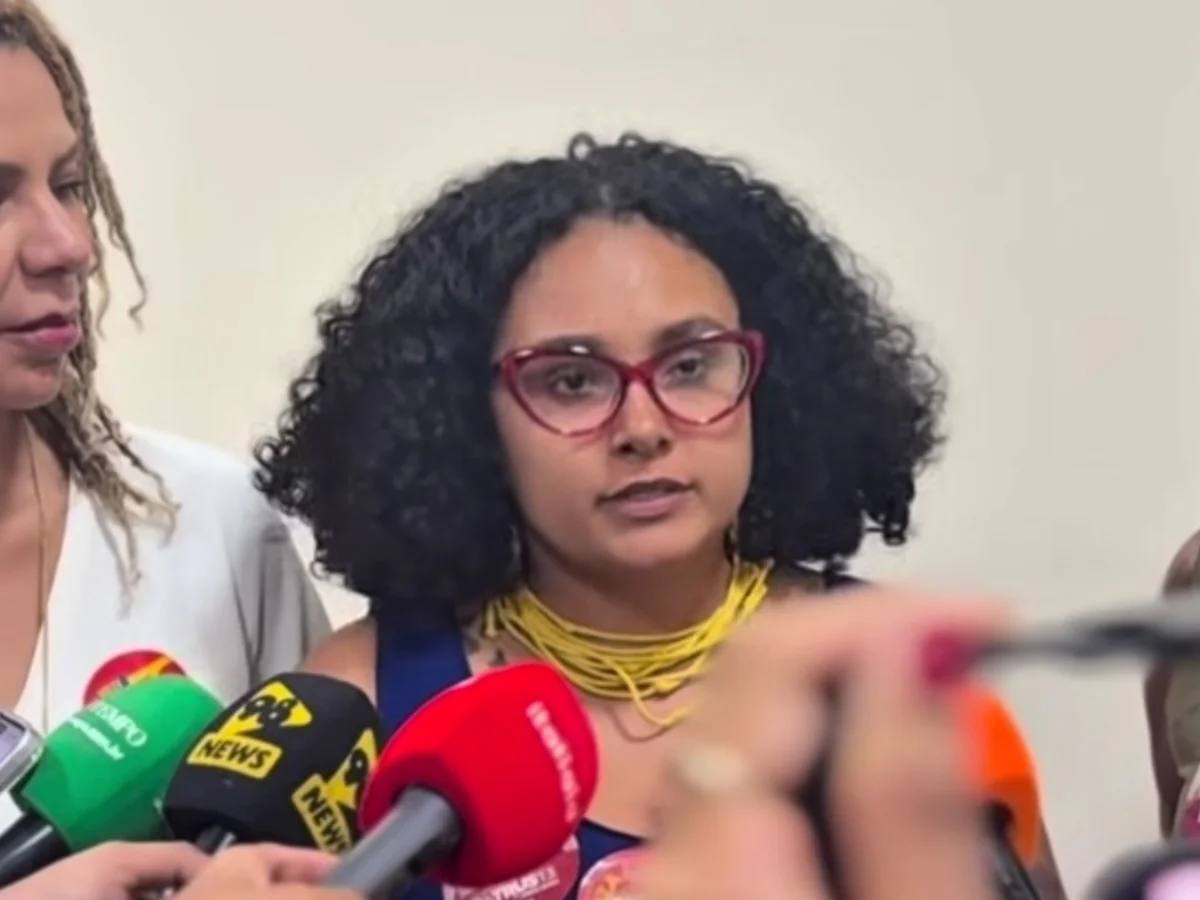 Iza Lourença (PSol) denuncia ataque a bomba a seu escritório em MG