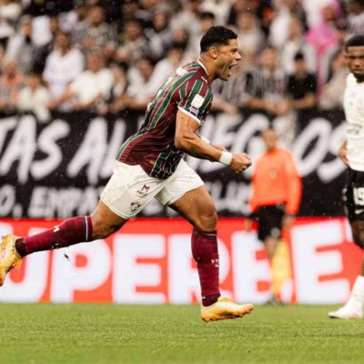 Hulk deslancha e vira peça central do Fluminense de Marcão