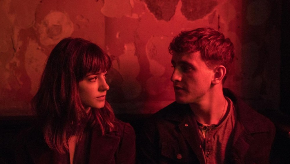 Normal People segue as idas e vindas dos jovens Marienne e Connell — Foto: Reprodução/IMDb