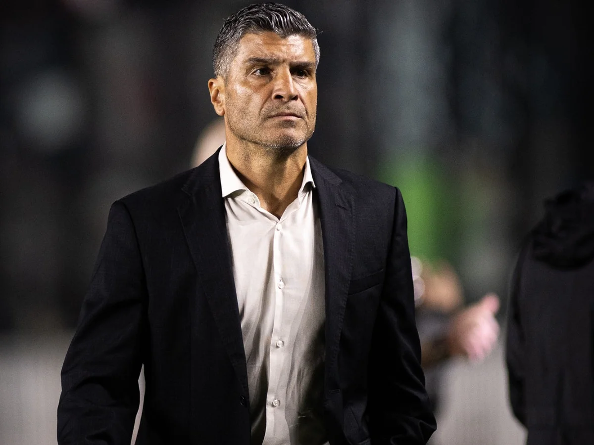 Vasco: Pedro Emanuel exalta classificação e fala sobre estádio na semifinal