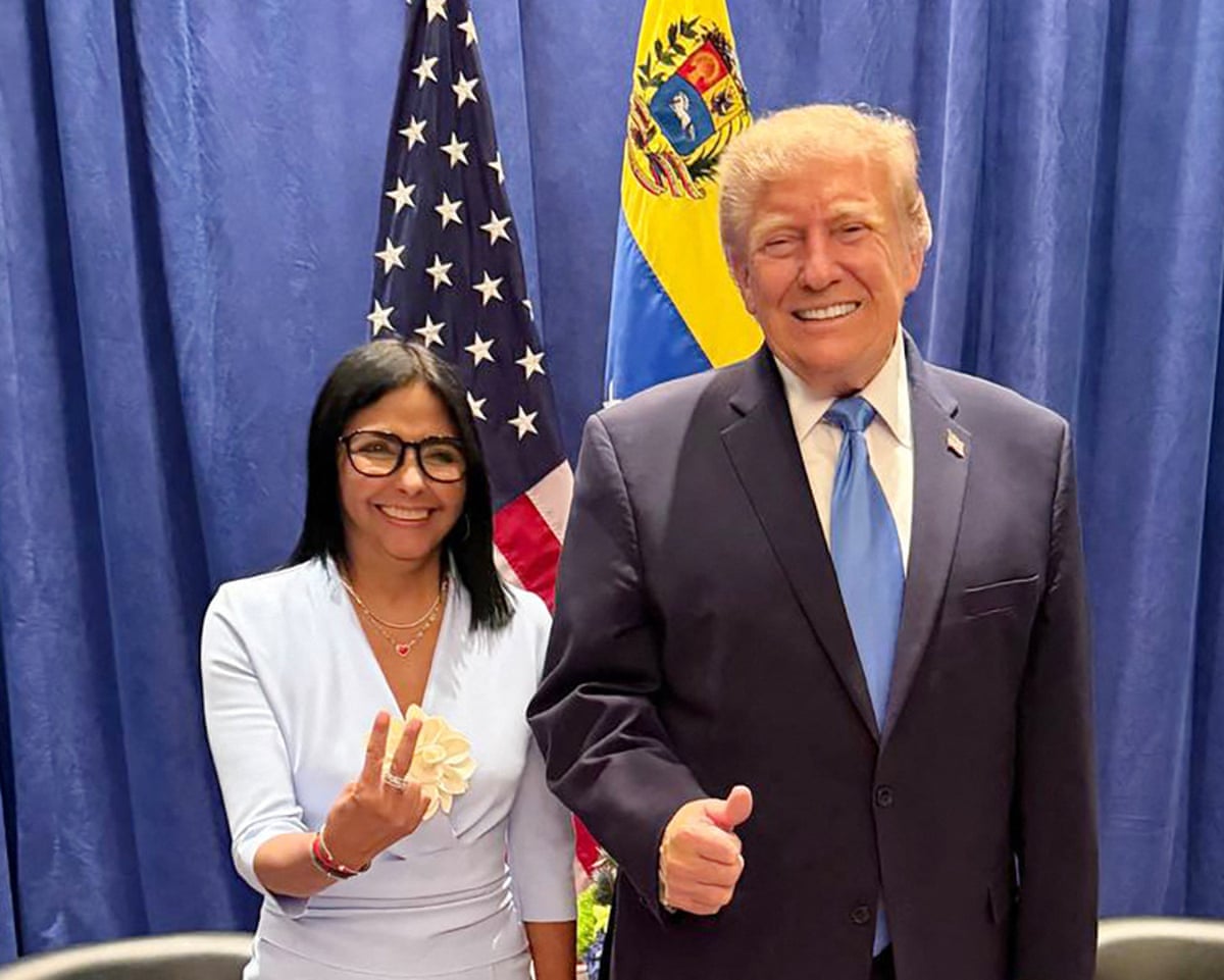 Delcy Rodríguez posa com Trump em Nova York enquanto Maduro languishes na prisão nas proximidades