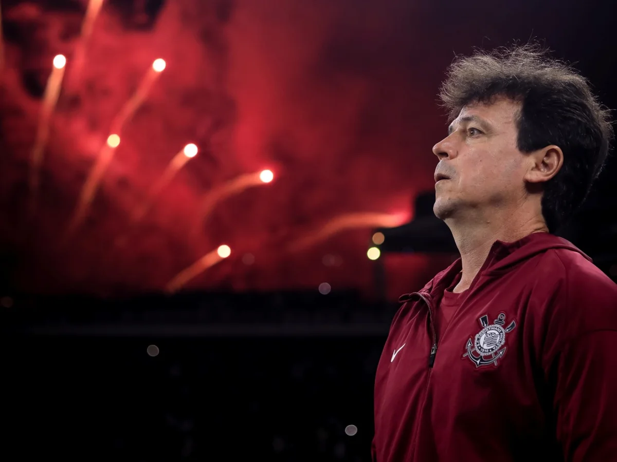 Corinthians: Diniz lamenta eliminação e fala sobre pênalti de Memphis