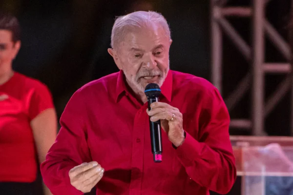 Lula diz que Vorcaro conseguiu corromper "todo mundo" com dinheiro ou orgia