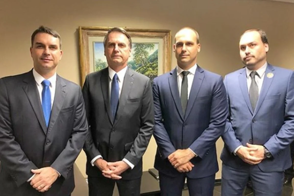 Imagem da matéria: Financial Times compara clã Bolsonaro a Trump e cita "política paranoica"