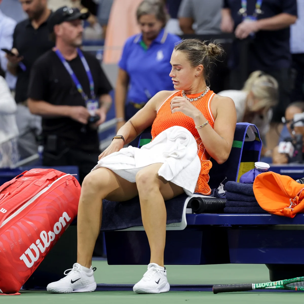 Sabalenka é multada em R$ 38 mil após quebrar raquete na final do US Open