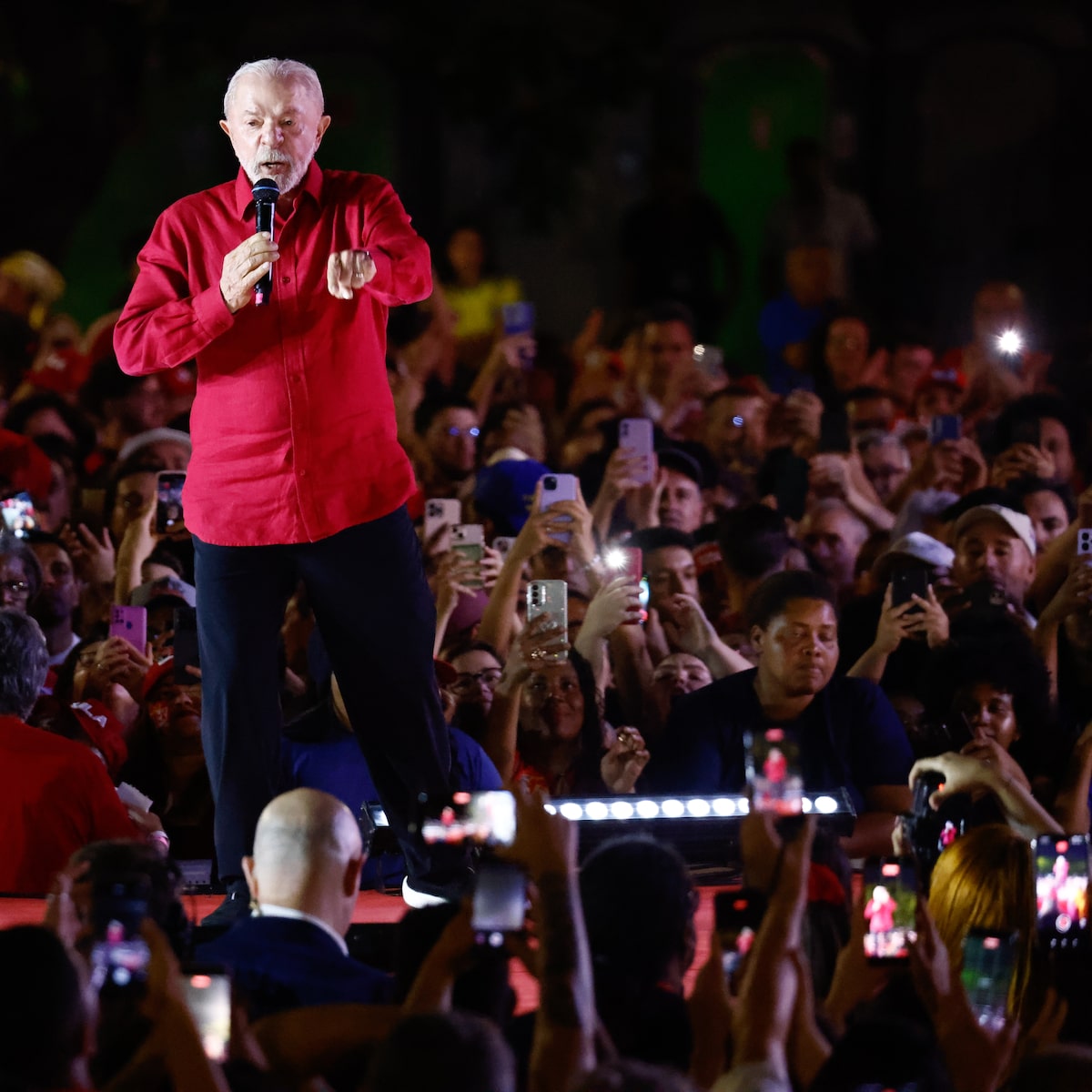 Lula anuncia programa de compra de dívidas das famílias ao custo de R$ 15 bi a 9 dias da eleição