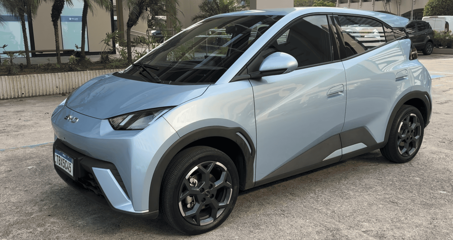 BYD Dolphin Mini: o elétrico mais vendido do Brasil dá conta de uma cidade como SP?