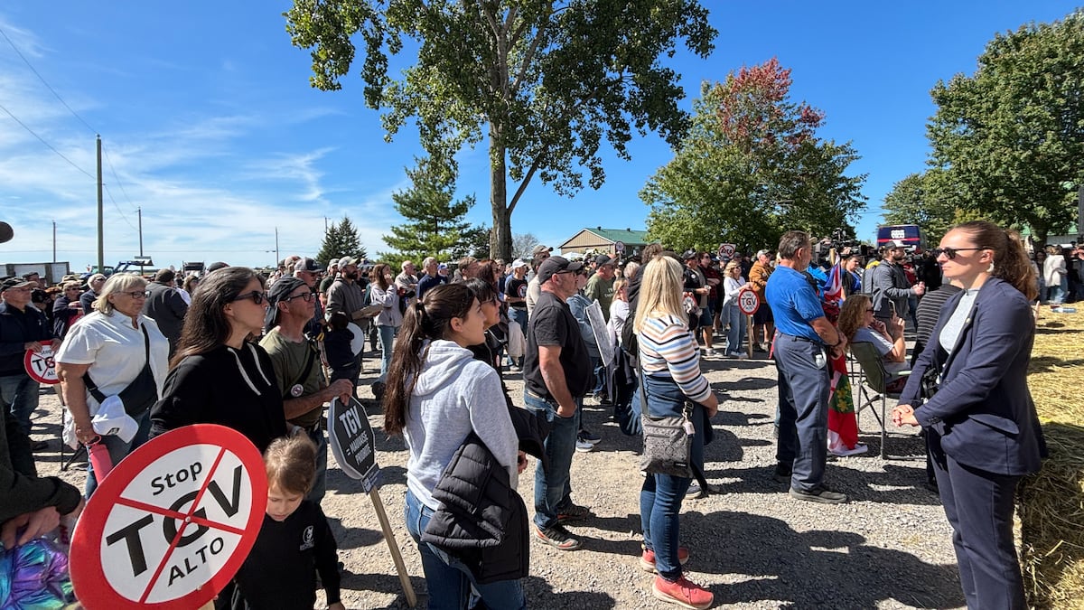 Hundreds rally against proposed high speed rail line between Toronto, Ottawa and Quebec City