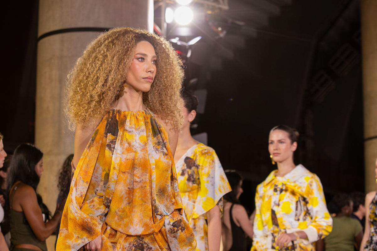 Imagem da matéria: Petzold 1981 une moda e música em show no Metrópoles Catwalk hoje (18/9)