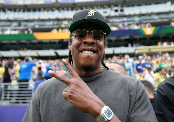 Mulher volta atrás em acusação de estupro contra Jay-Z: “Nunca conheci” - destaque galeria