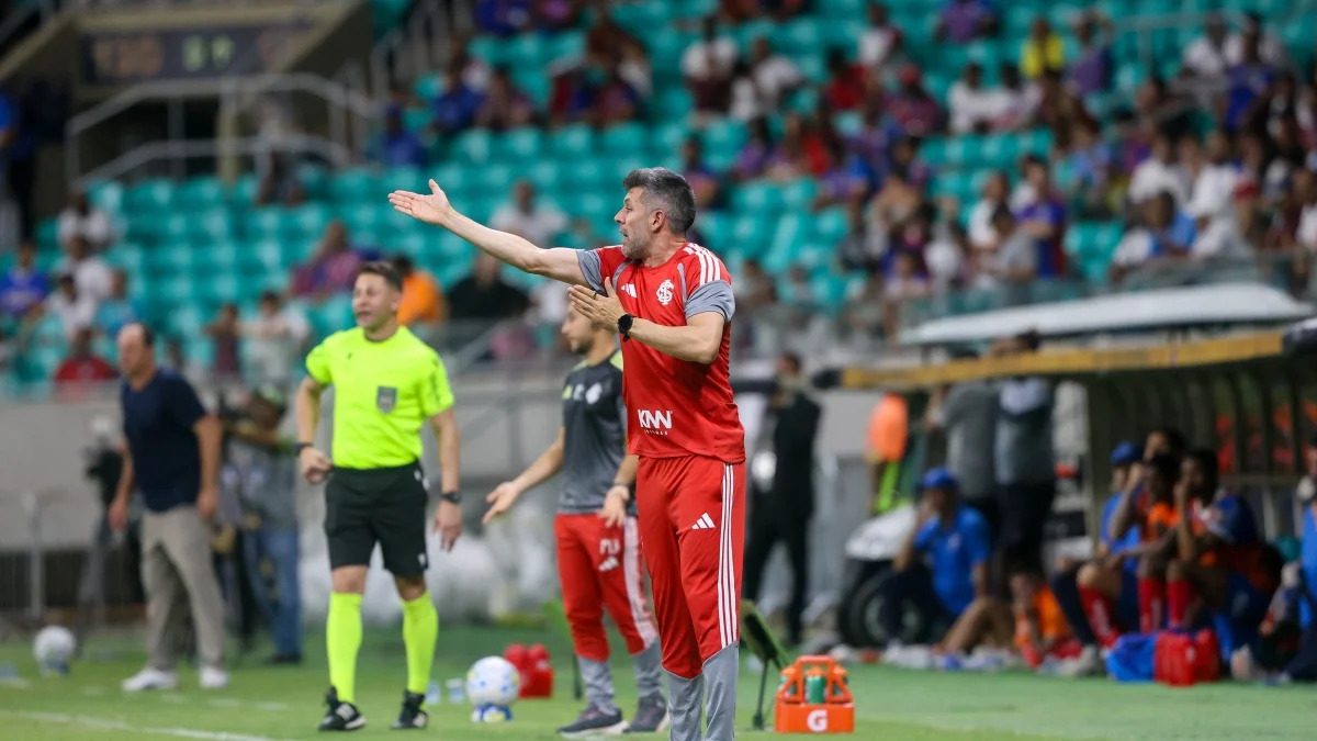 Na zona de rebaixamento do Brasileirão, Internacional demite Pezzolano