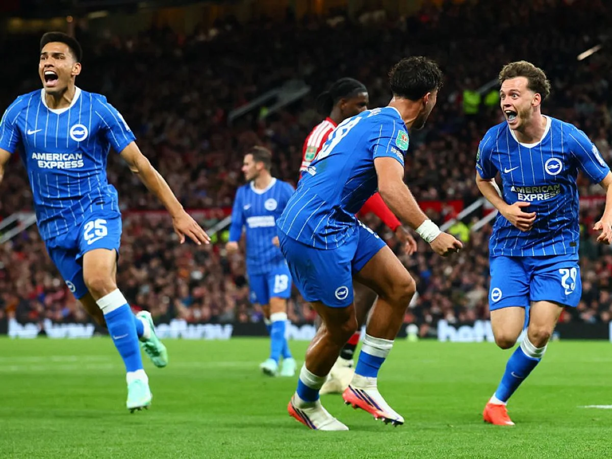 De virada, Brighton vence o United e avança na Copa da Liga Inglesa