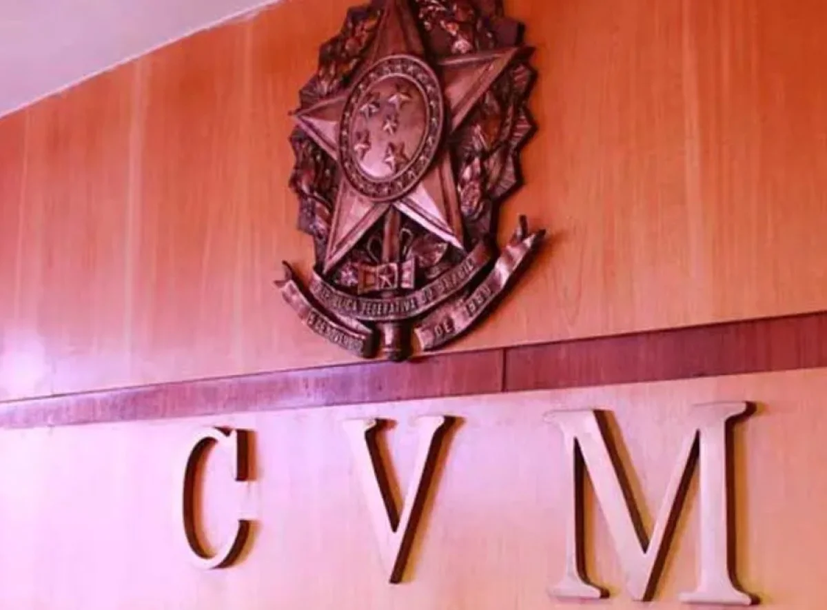 imagem colorida de brasão da CVM em parede - Metrópoles