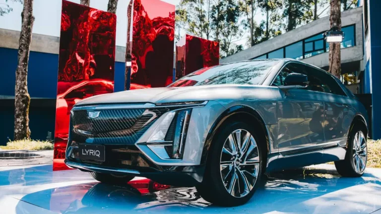 500 cv e mais: conheça os SUVs elétricos da Cadillac que acabam de estrear no Brasil