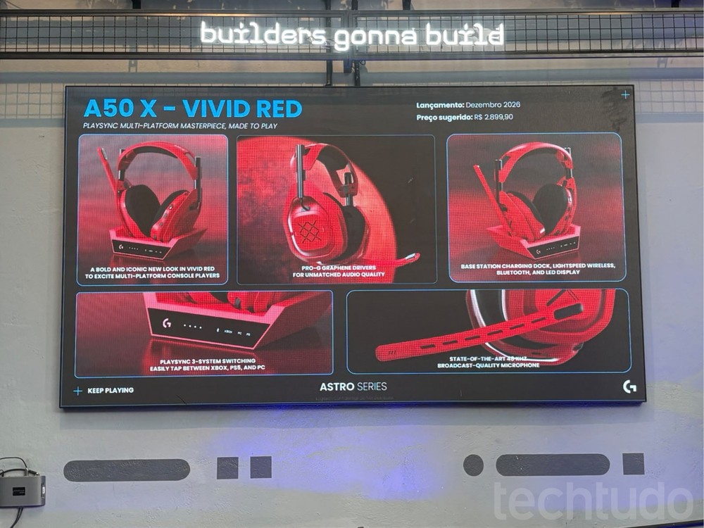 Astro A50X na cor Mars Red, um vermelho bem vívido — Foto: Lucas Loyo/TechTudo