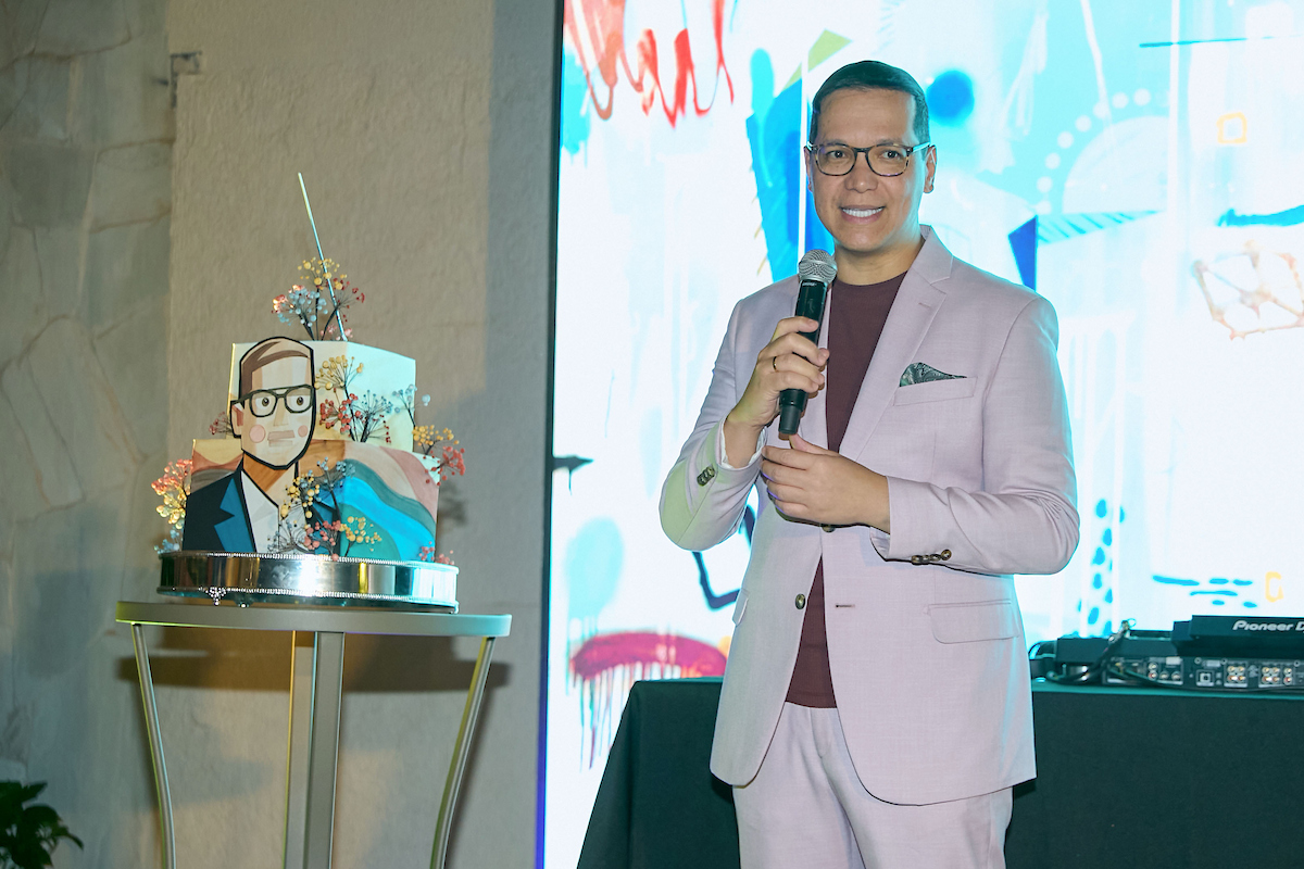Marcelo Chaves reúne amigos especiais para celebrar nova idade na CASACOR
