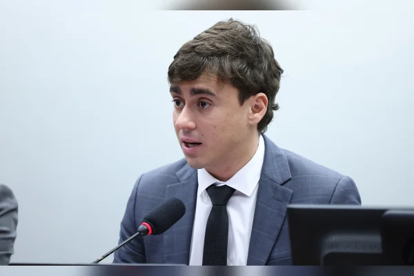 Nikolas Ferreira defende afastamento de Moraes. "Vamos orar"