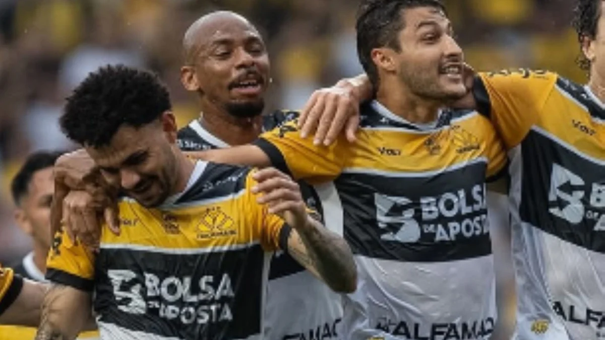 Série B: Criciúma vence clássico sobre Avaí com gol contra bizarro