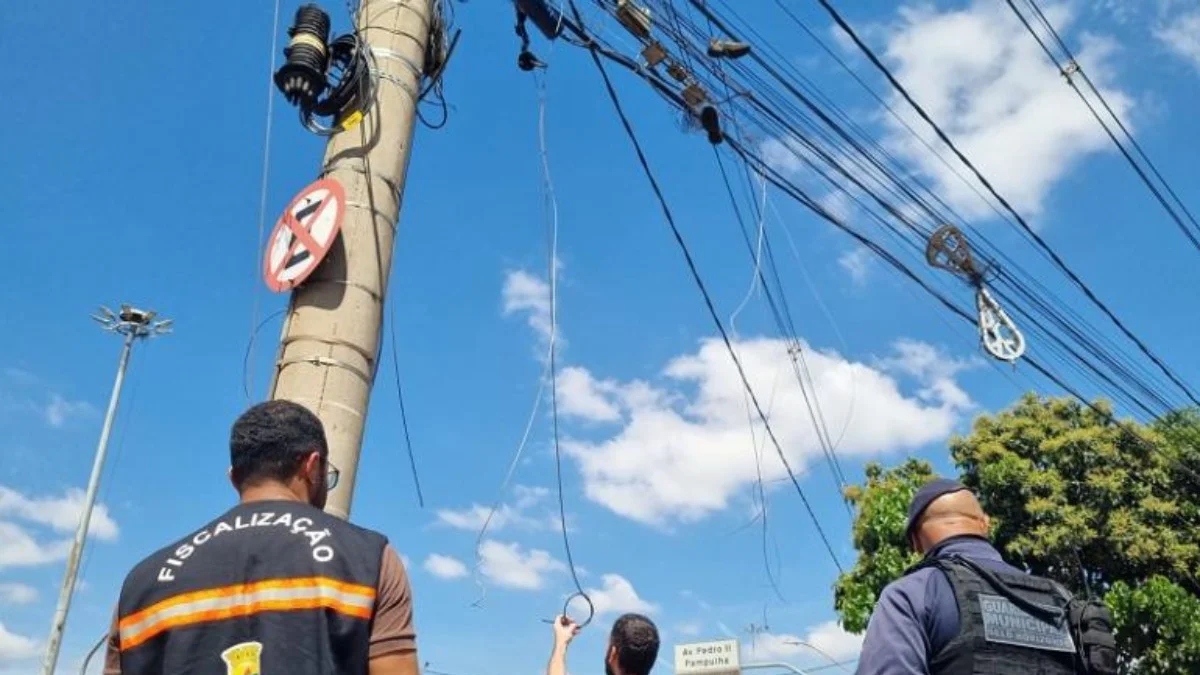 Prefeitura de BH faz mutirão contra fios soltos após quase 800 reclamações