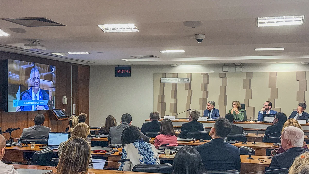 Oposição no Senado acompanha julgamento no STF em torcida contra Moraes