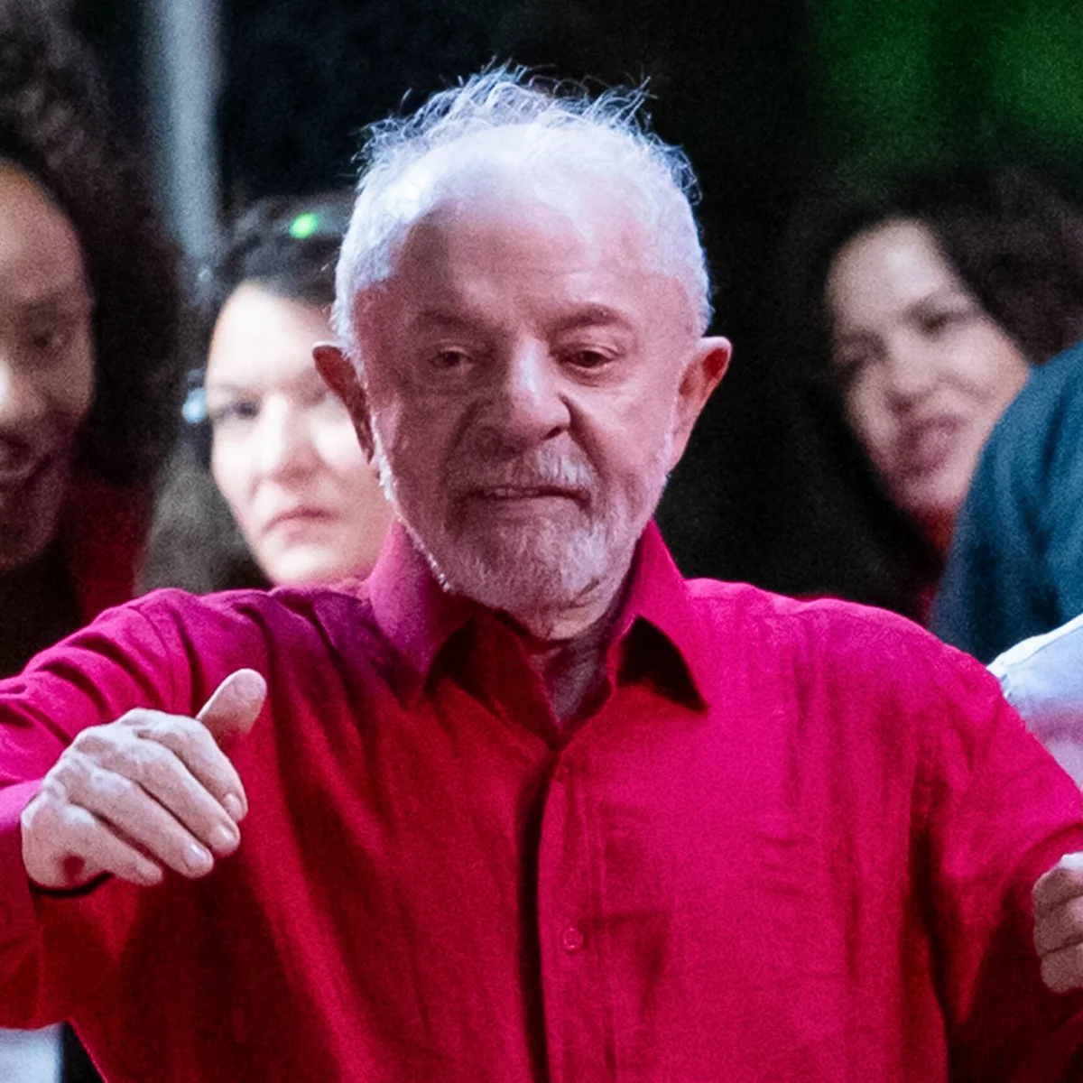 Lula diz que 5 ministros são suspeitos e cita preocupação com crise no STF