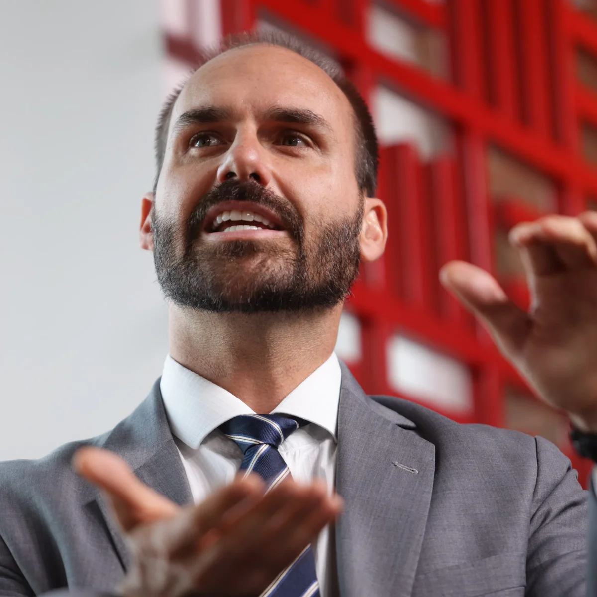 Eduardo Bolsonaro volta a citar possíveis sanções dos EUA após fala de Dino