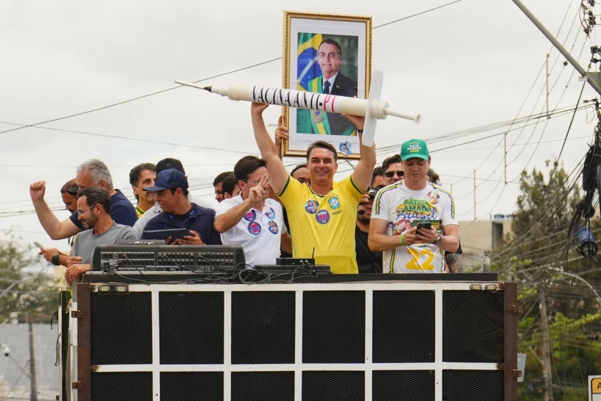 Flávio Bolsonaro em Vitória da Conquista, na Bahia