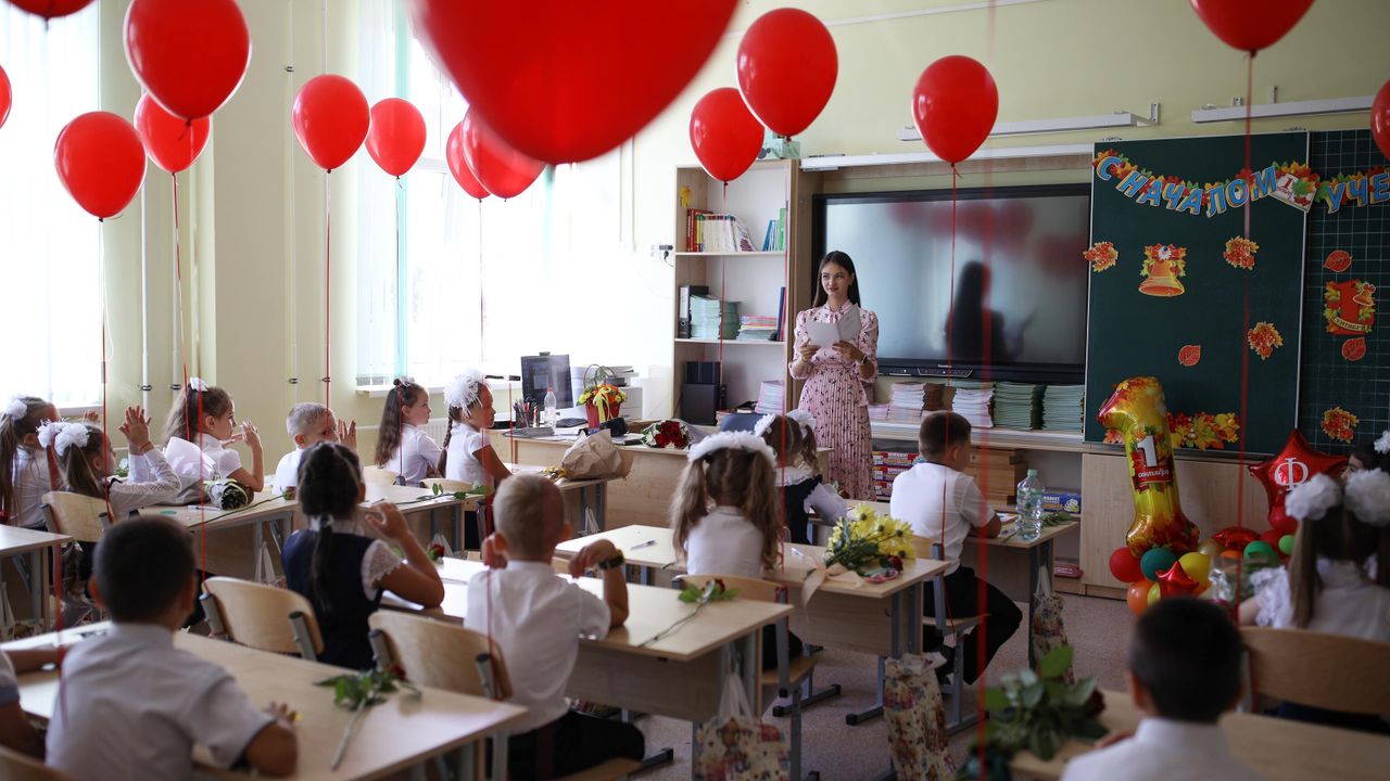 Kravtsov: mais de 7 mil escolas foram renovadas na Rússia em cinco anos