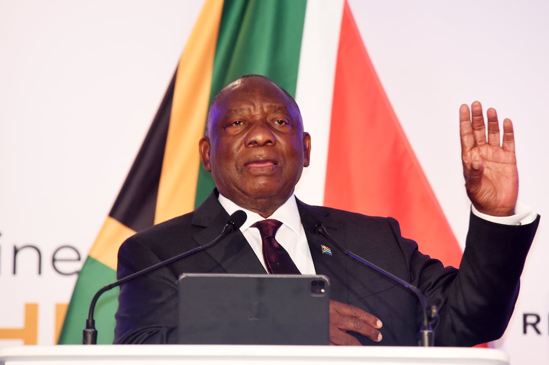 Tenho vergonha do que nós, homens, estamos fazendo às mulheres: Ramaphosa