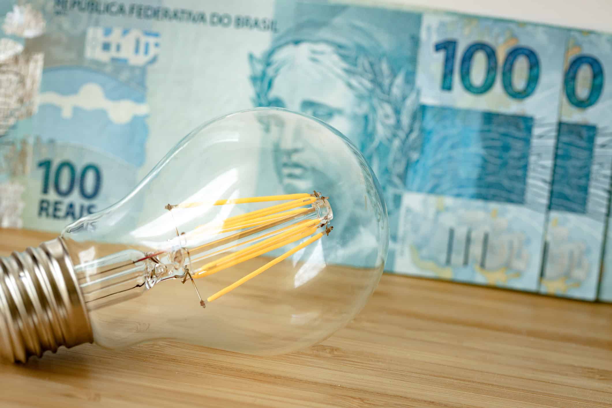 Conta de luz: Aneel determina bandeira tarifária verde em outubro e encerra cobrança extra