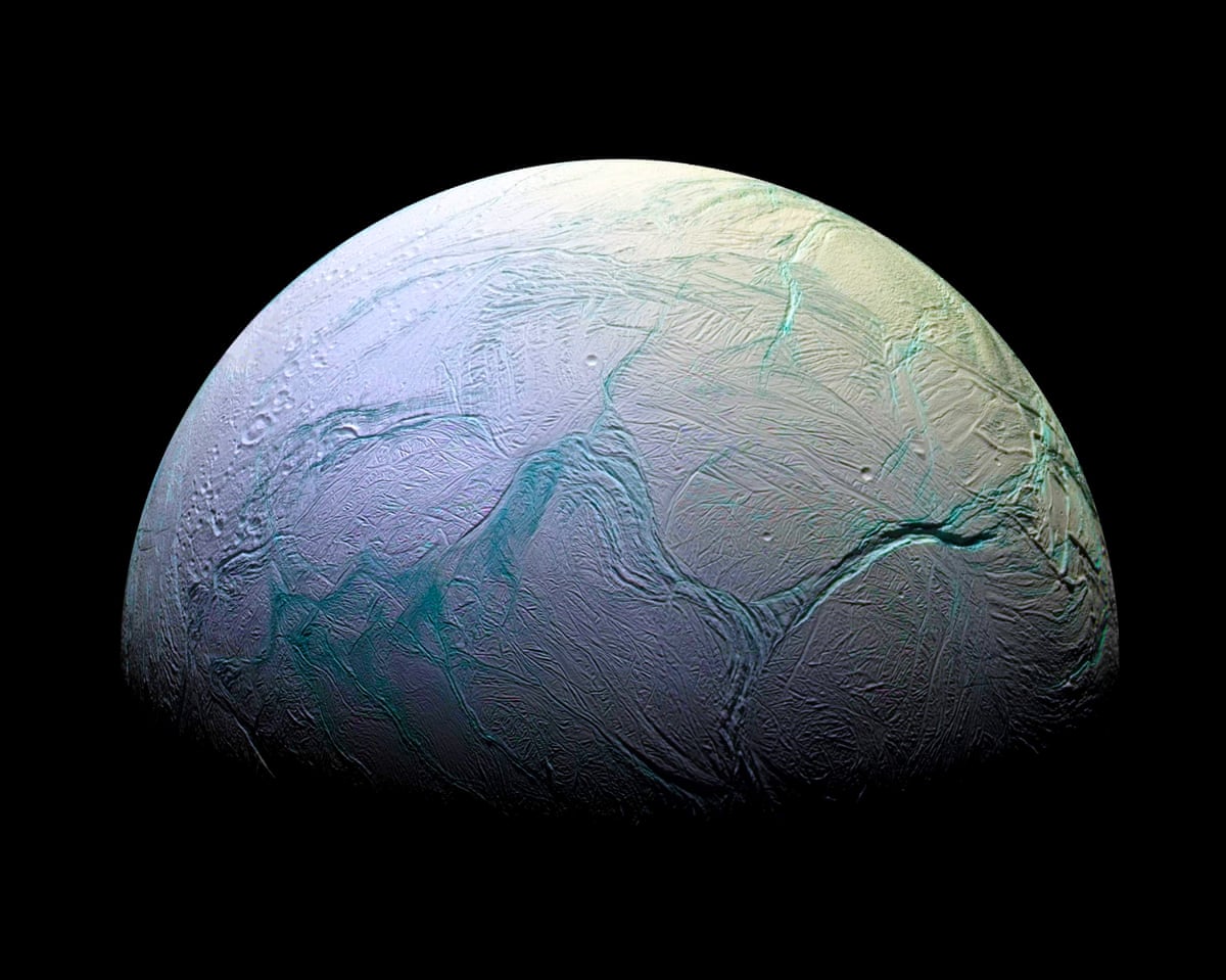 Micróbios da Terra sobrevivem em condições simuladas do oceano da lua de Saturno