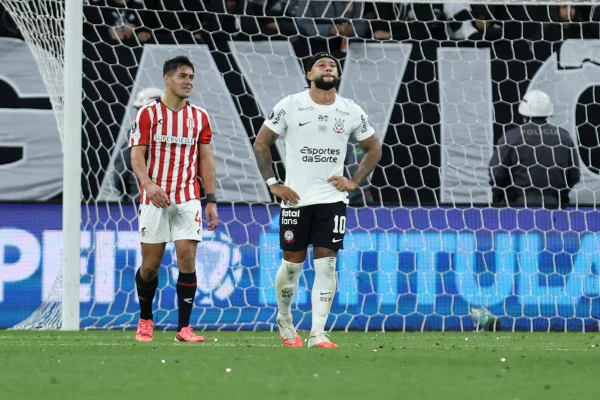 Gaviões culpa Memphis por eliminação e critica diretoria do Corinthians