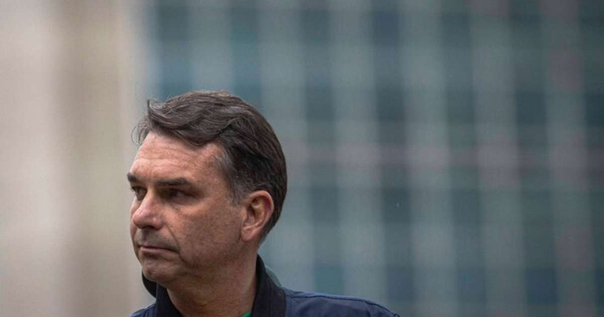 Flávio Bolsonaro confirma ida ao debate da Globo e diz: ‘Quero debater com Lula’