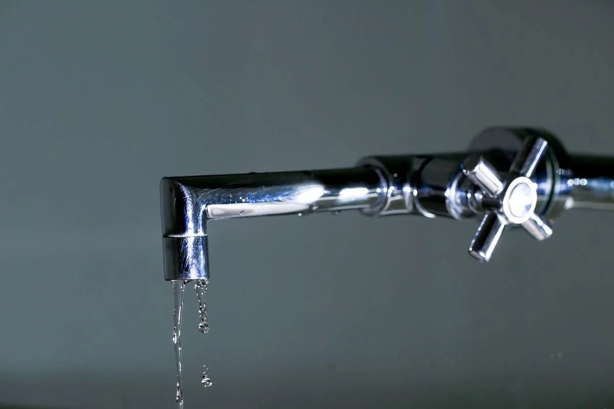 Calor dispara consumo e bairros de Contagem enfrentam falta d’água em MG