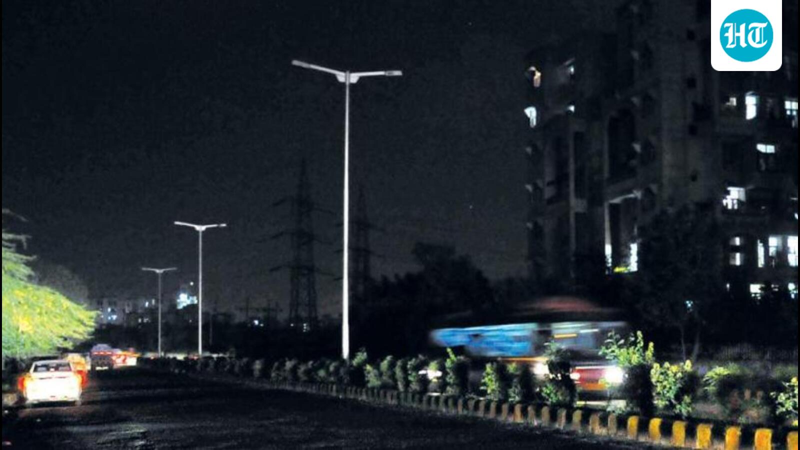 Projeto-piloto PWD para iluminar trechos escuros em Hari Nagar, modernização de postes existentes