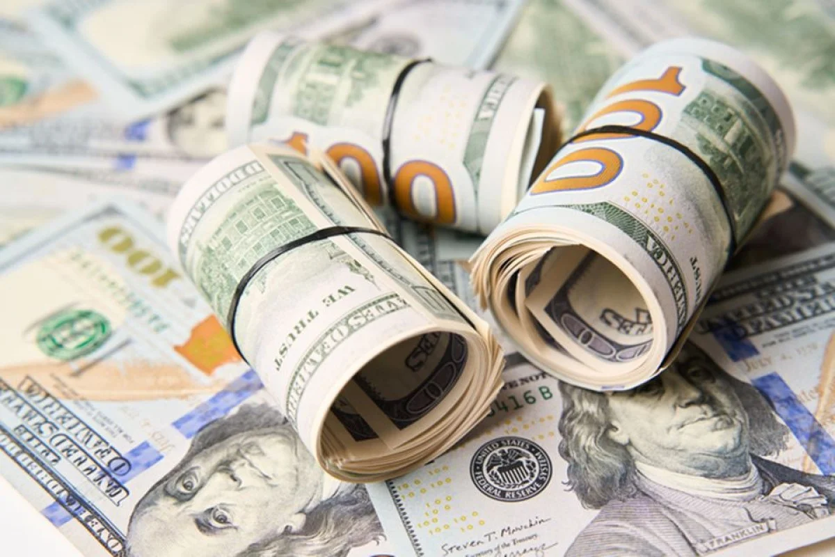 Dólar fica estável apesar de crise do STF e provável alta dos juros nos EUA