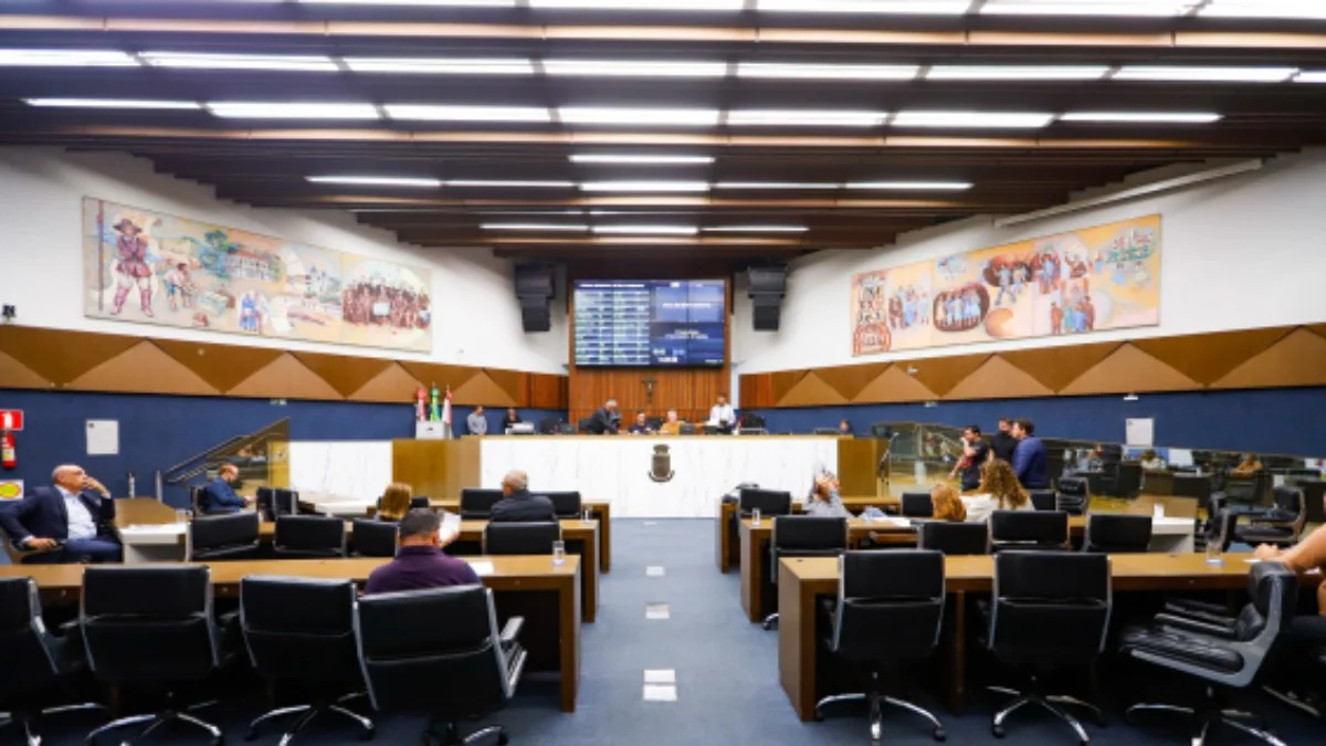 Projeto que permite cancelas em ruas de BH avança na Câmara; MP questiona