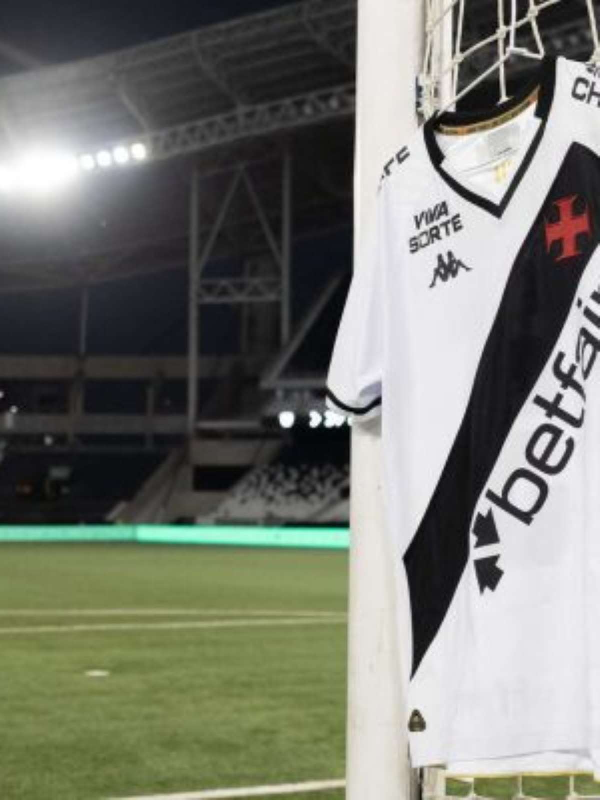 Vasco tenta vitória no sintético contra o Botafogo no Brasileiro