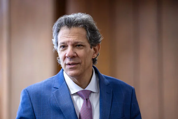 Haddad usa ausência de Tarcísio em debate em nova propaganda eleitoral