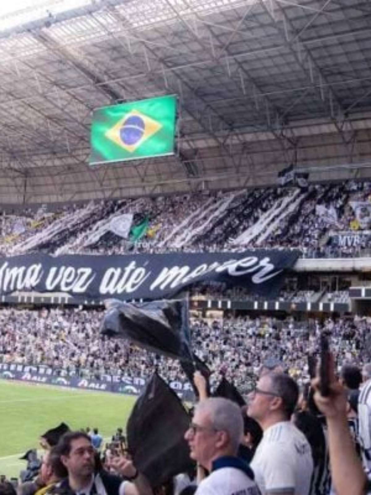 Torcedores do Atlético vaiam Neymar e protestam na Arena MRV
